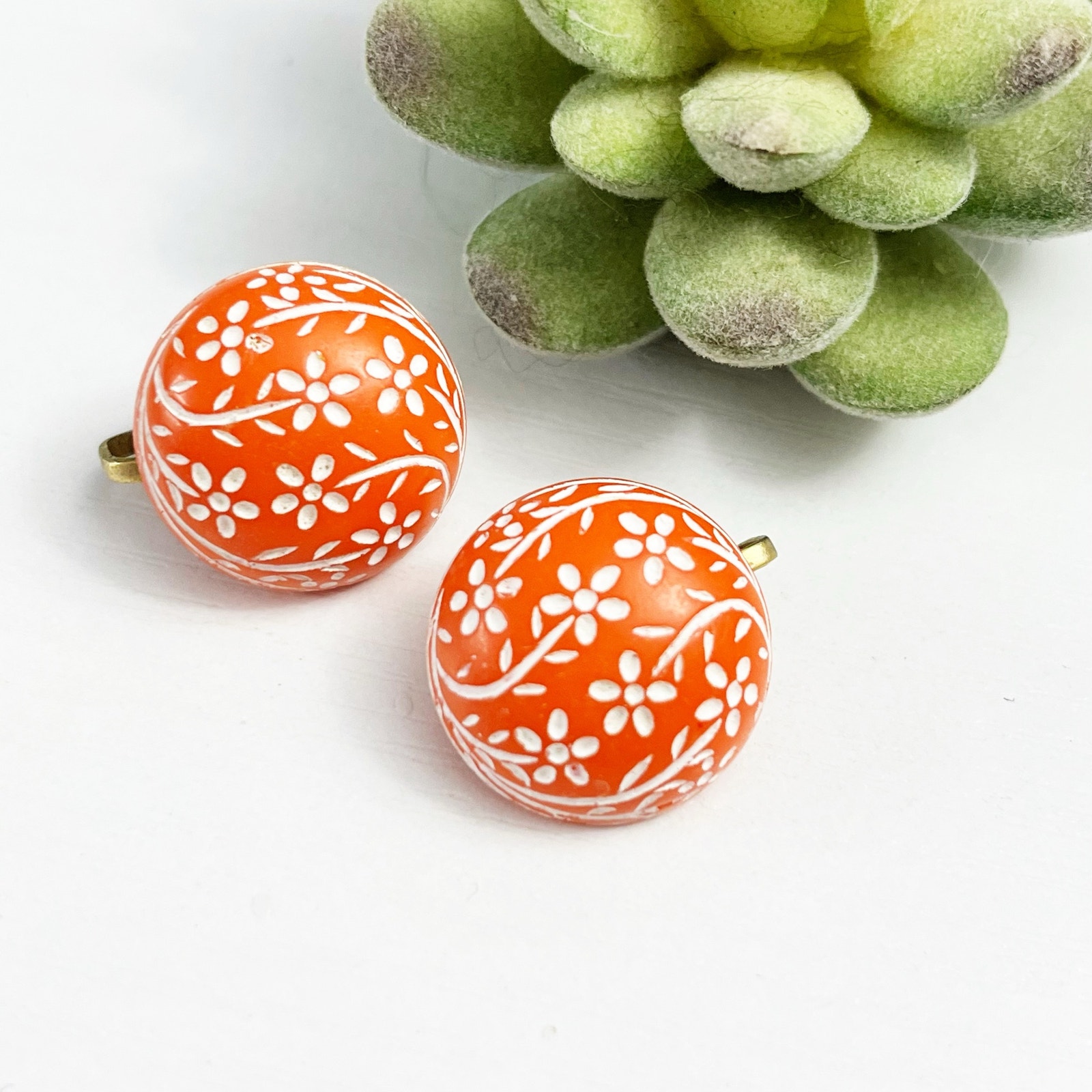 Mid Century Vintage Etched Orange Floral Button Clip Earrings Hong Kong 22$